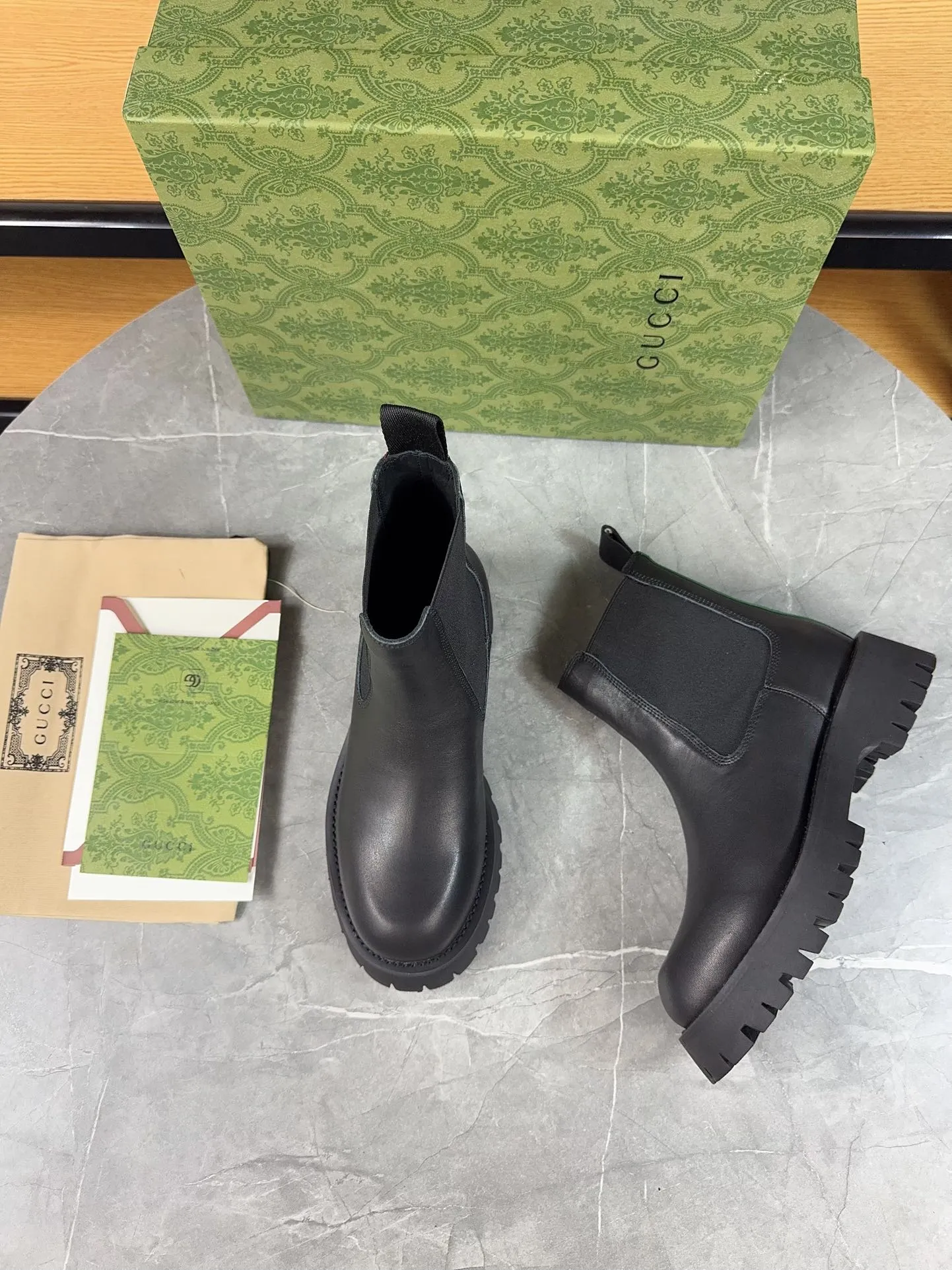 Men's shoes 💰640💰 New model from Gucci, double GG groove thick-soled loafers. The original version is made 1:1. Super beautiful quality, classic model at the counter. ❶Upper: original open-edge beaded cowhide ❷Inner lining: water-dyed cowhide ❸Feet: water-dyed cowhide ❹Outsole: ultra-light original sole ❺thick sole heightening: 3.5cn ❻Packing: original packaging ❼Number: 35-42 (41 41 customized, non-refundable) Men's model: 38-46 (45, 46 customized, non-refundable)